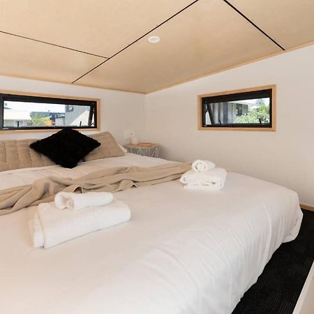 Вилла Cozy Tiny House Hideaway Тауранга Экстерьер фото
